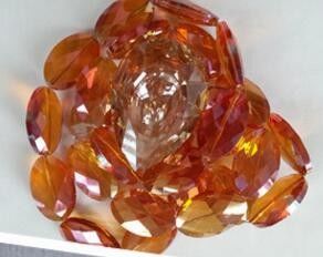 Macchina di rivestimento PVD per prodotti in vetro color ambra Macchina per placcatura ad evaporazione ad arco su perle di vetro
