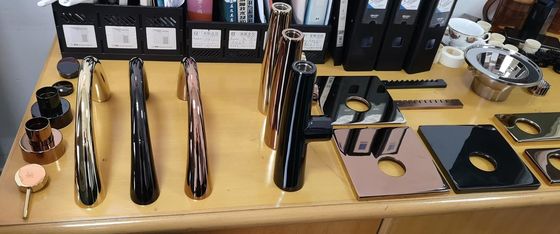 Un buon prezzo. Macchina di placcatura dei rubinetti d'ottone PVD, rivestimenti dei rubinetti PVD della metropolitana degli ss in linea